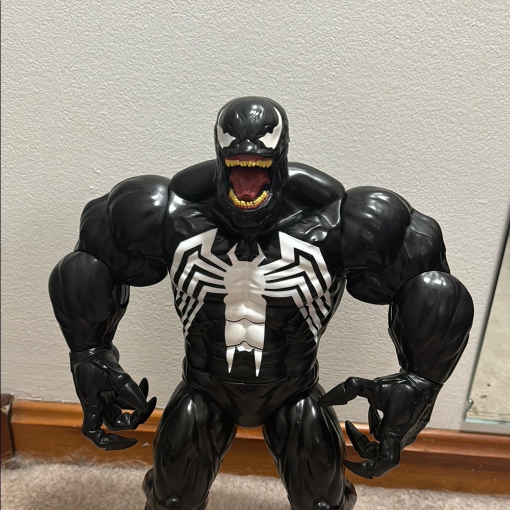 Disney store Exclusive, Talking Marvel, venom figure